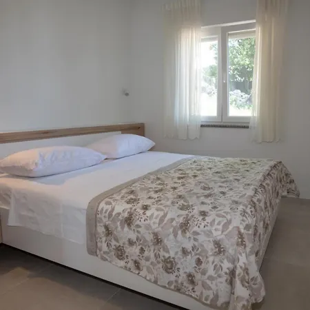 Kruno, With The Pool And Spectacular Sea View וילה אופטיה